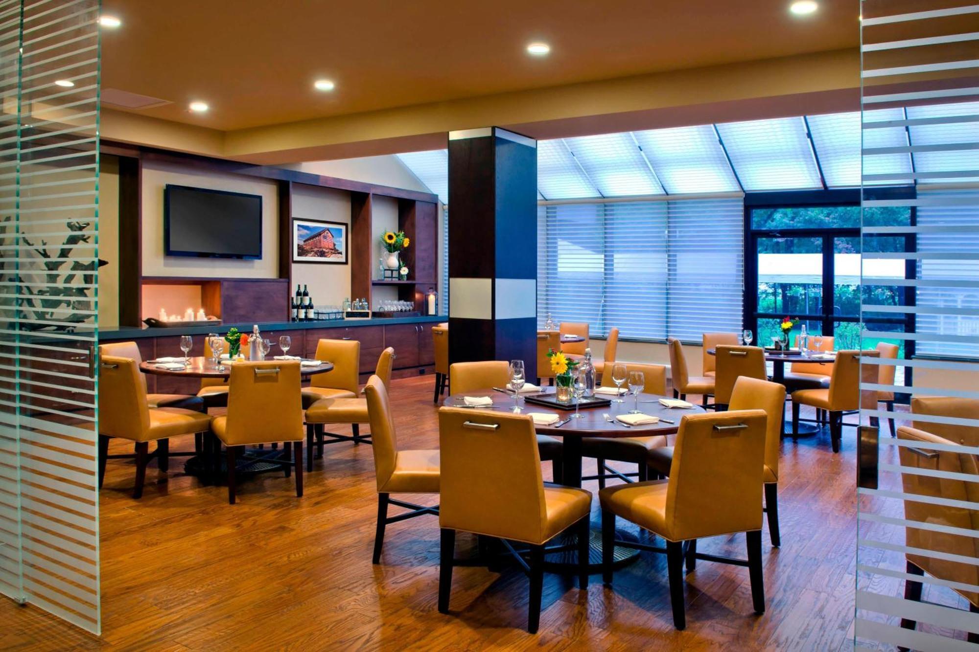 Trumbull Marriott Shelton Restoran fotoğraf